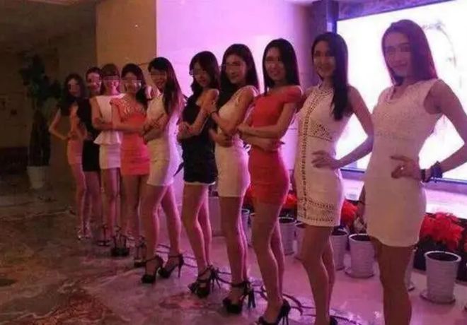 看你喜欢的特殊服务有多令人作呕AG真人直营“私密影院”全过程(图2)