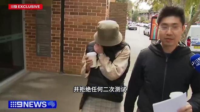 车跑丢名牌鞋折返冷眼看受伤司机配文惹争议AG真人百家家乐平台杨兰兰车祸细节：弃(图9)